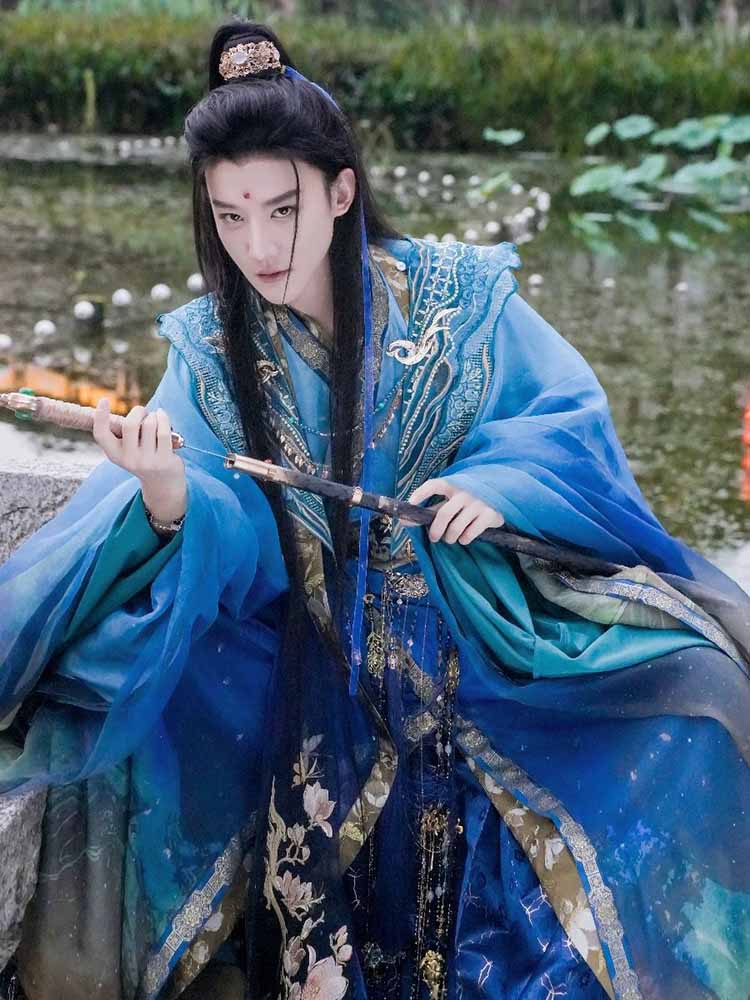 Photography Of A Man - Luksusowe w chińskim stylu Hanfu mężczyźni